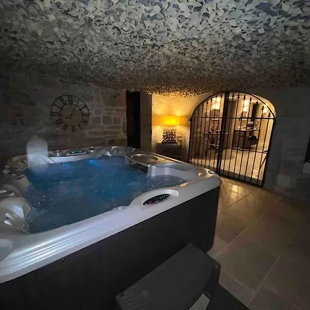 Authentique Grange Renovee Avec Piscine, Jacuzzi Feriehus